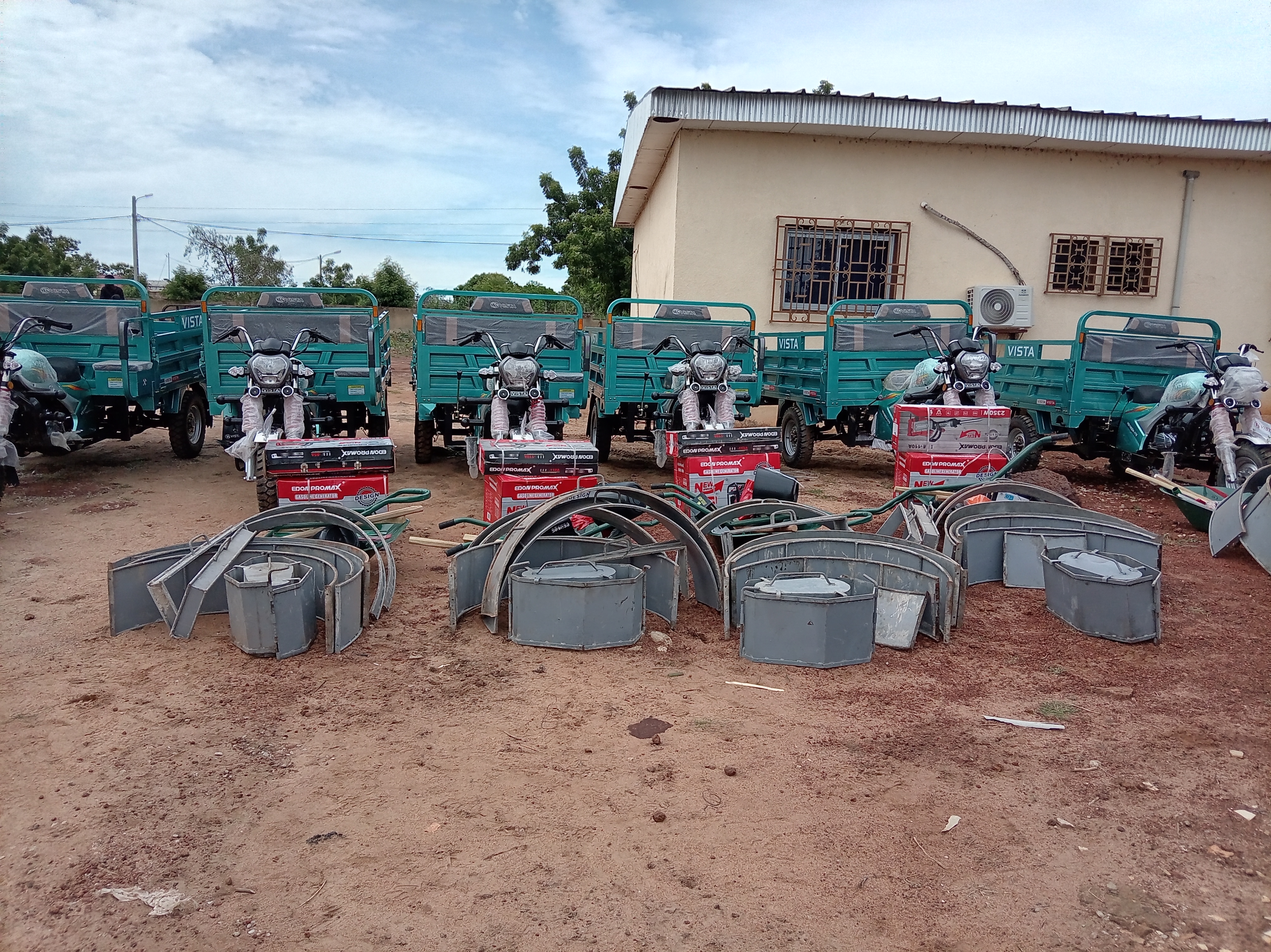 Cérémonie de lancement des activités du PASEA pour la construction de 5 000 latrines familiales pilotes dans la Région du Hambol.