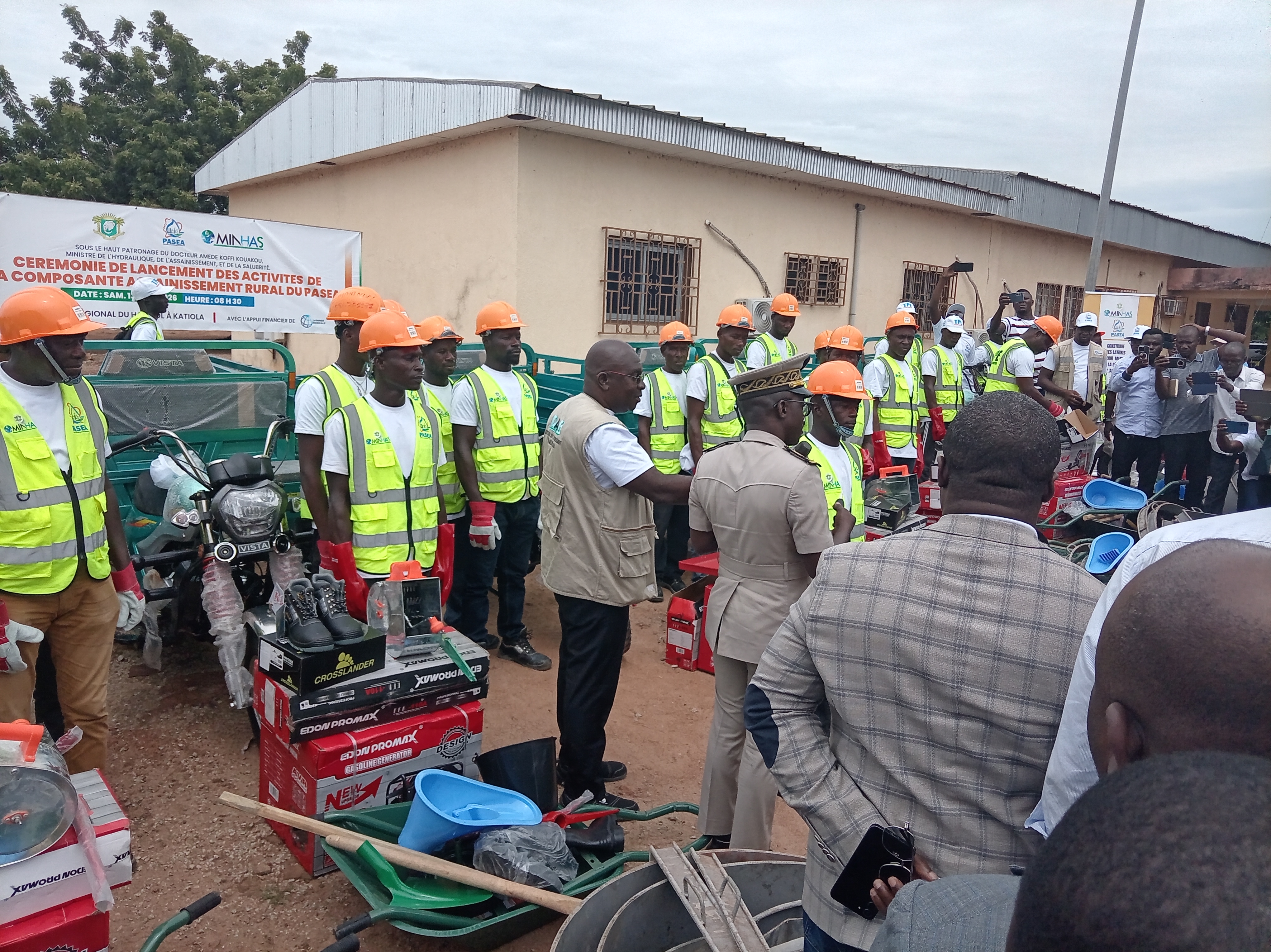 Cérémonie de lancement des activités du PASEA pour la construction de 5 000 latrines familiales pilotes dans la Région du Hambol.