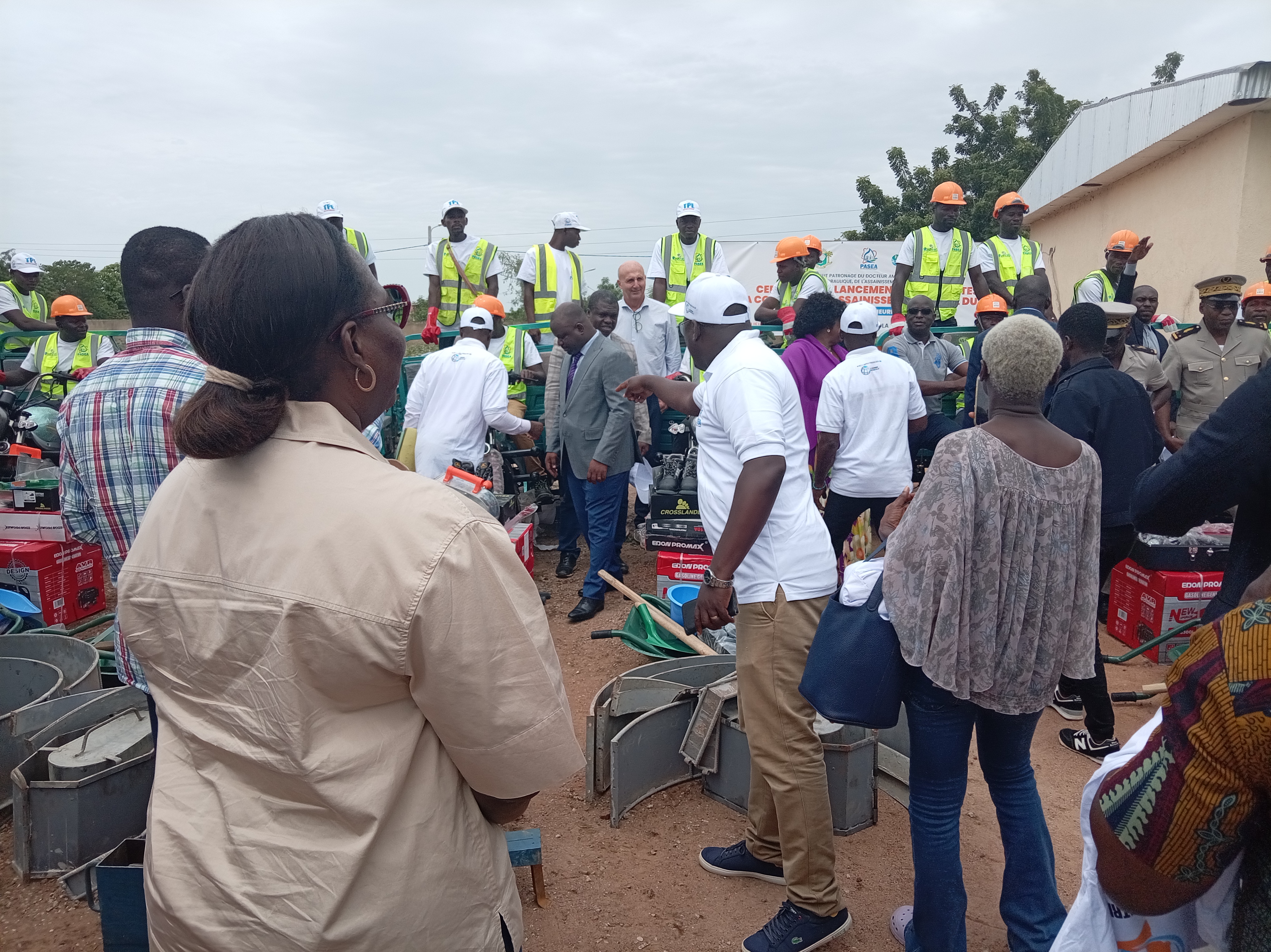 Cérémonie de lancement des activités du PASEA pour la construction de 5 000 latrines familiales pilotes dans la Région du Hambol.