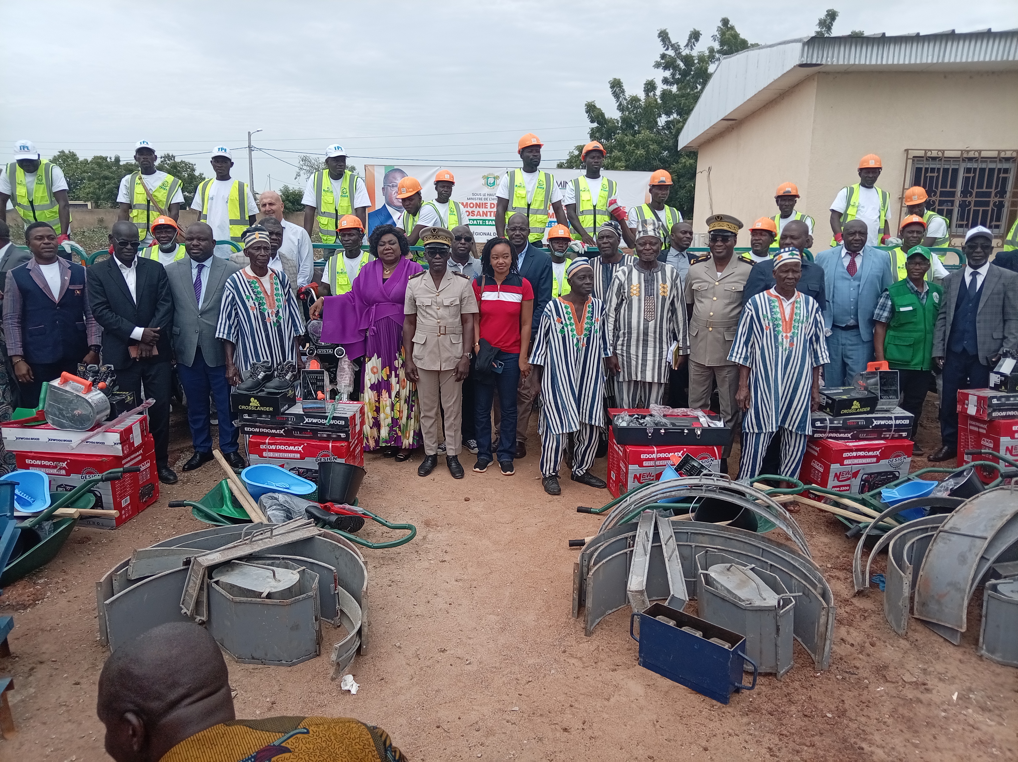 Cérémonie de lancement des activités du PASEA pour la construction de 5 000 latrines familiales pilotes dans la Région du Hambol.
