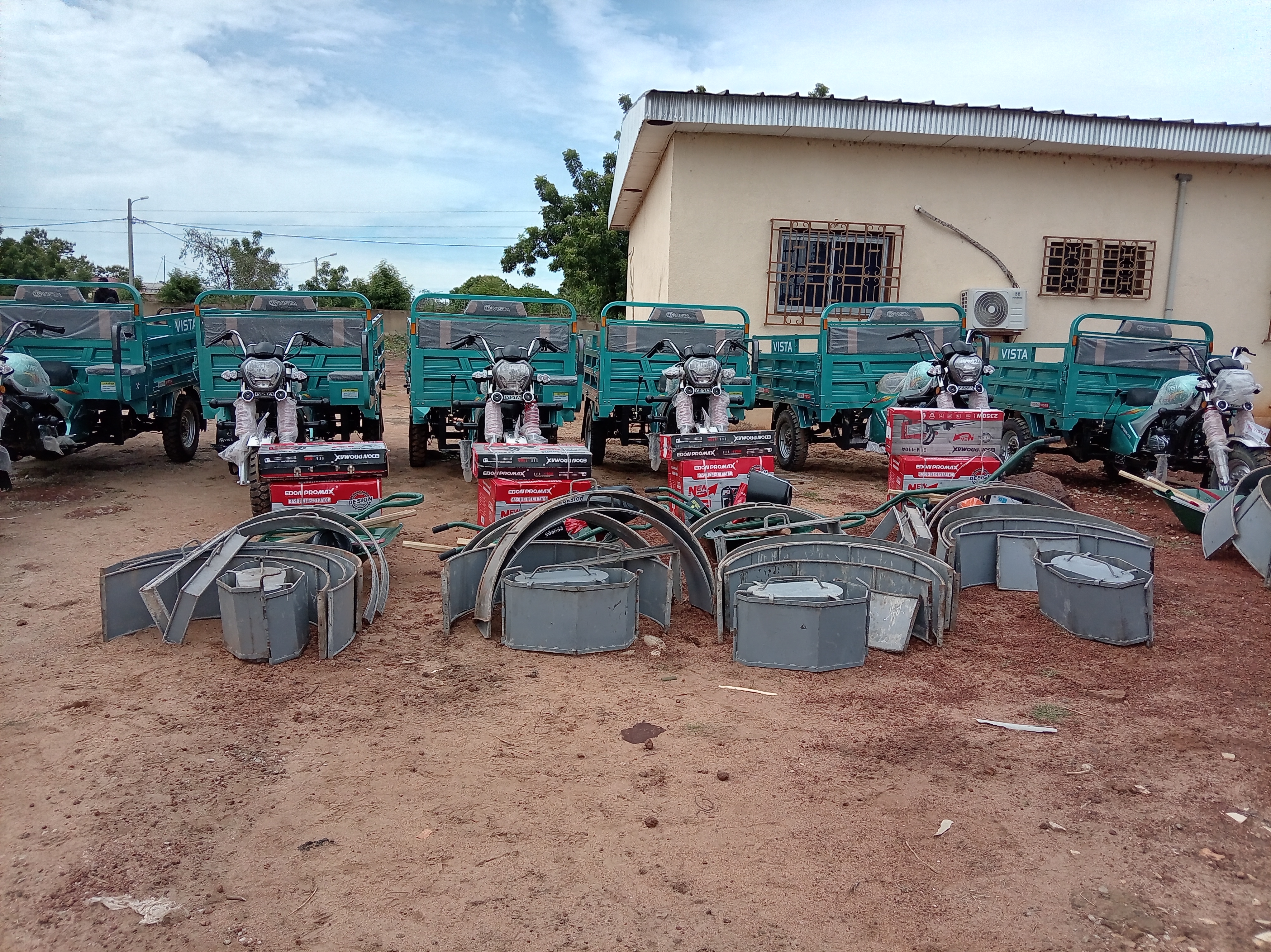 Cérémonie de lancement des activités du PASEA pour la construction de 5 000 latrines familiales pilotes dans la Région du Hambol.