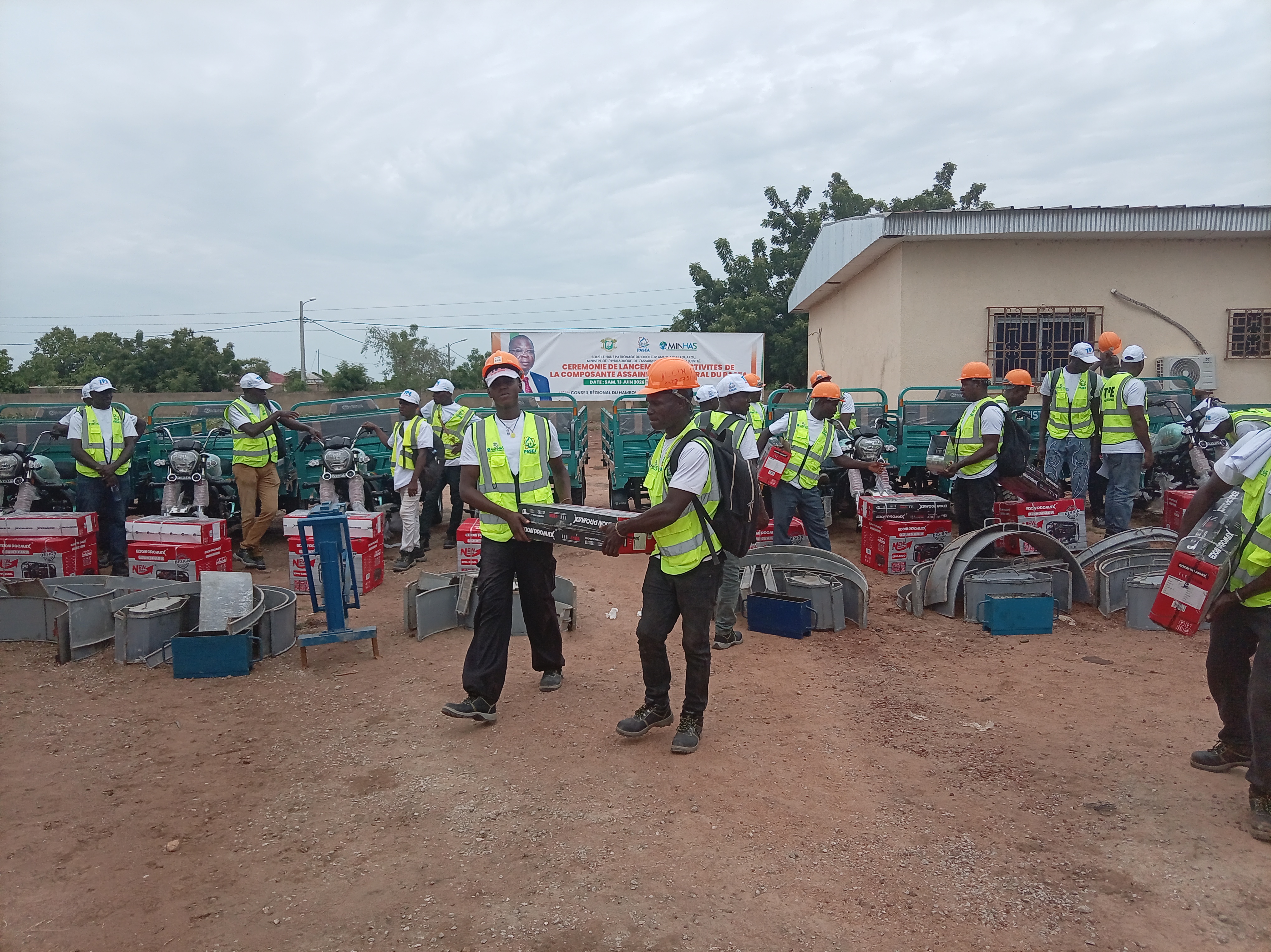 Cérémonie de lancement des activités du PASEA pour la construction de 5 000 latrines familiales pilotes dans la Région du Hambol.