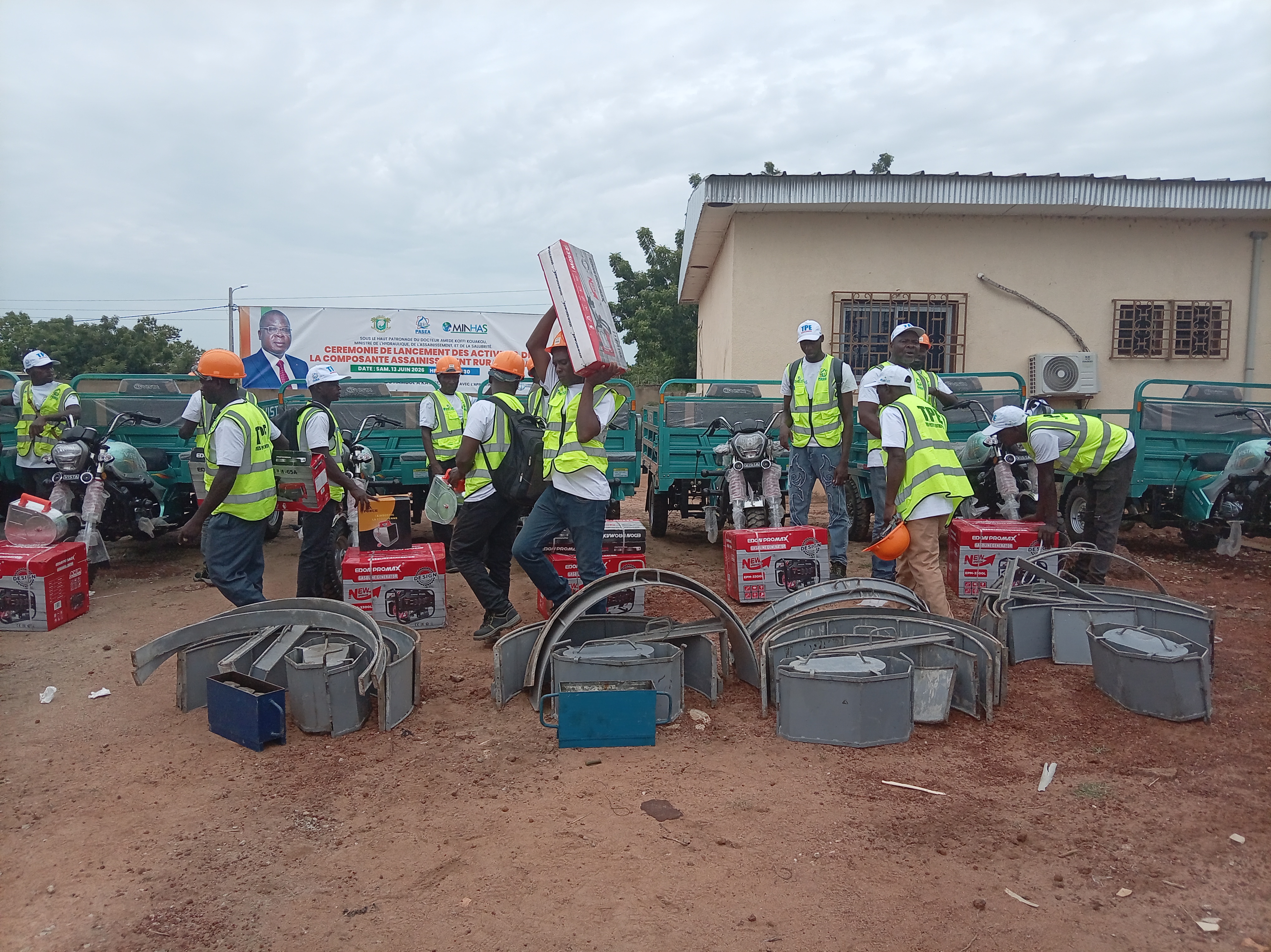 Cérémonie de lancement des activités du PASEA pour la construction de 5 000 latrines familiales pilotes dans la Région du Hambol.
