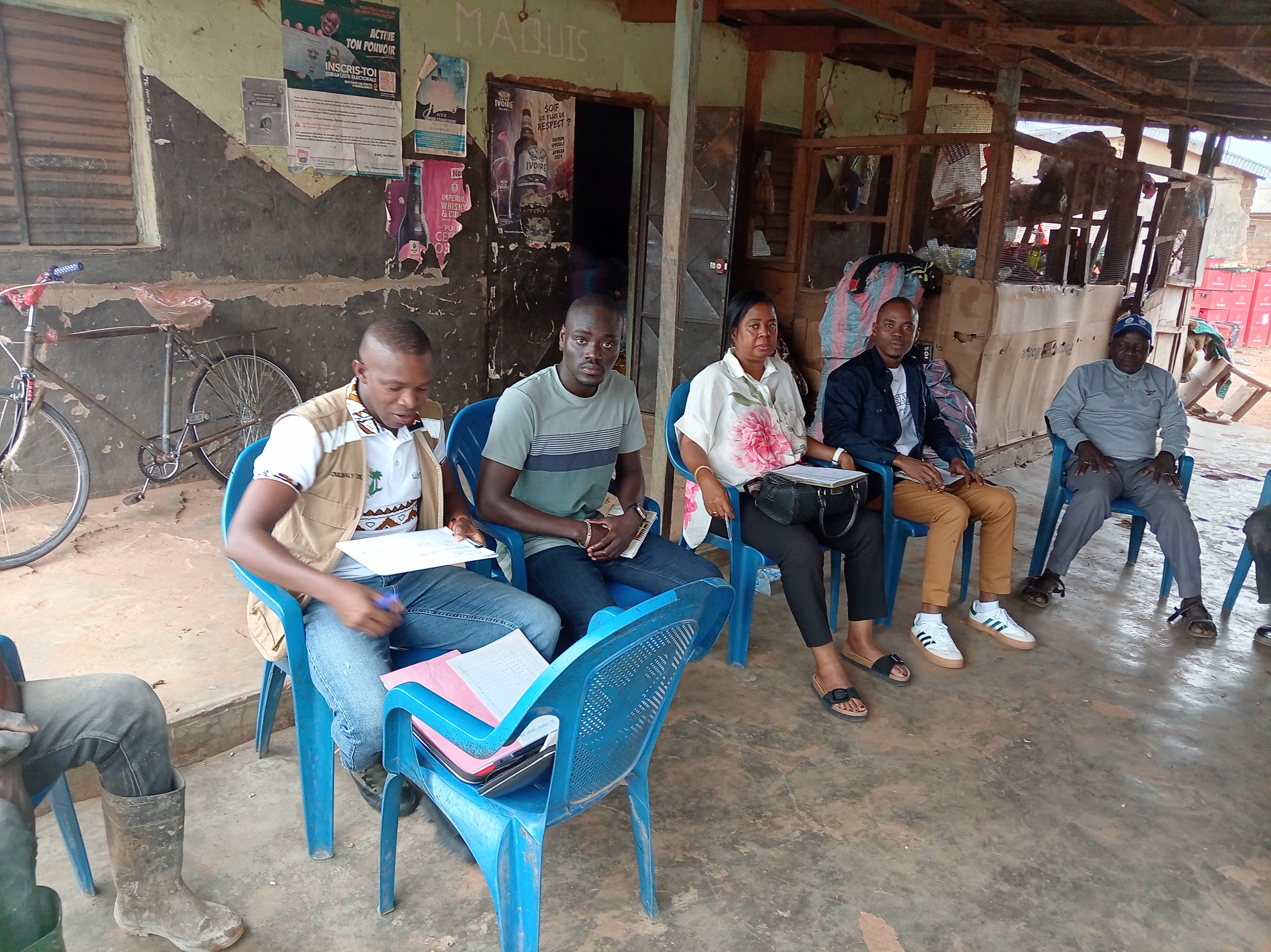 Remise des sites de construction des latrines familiales dans le village de Petionnara