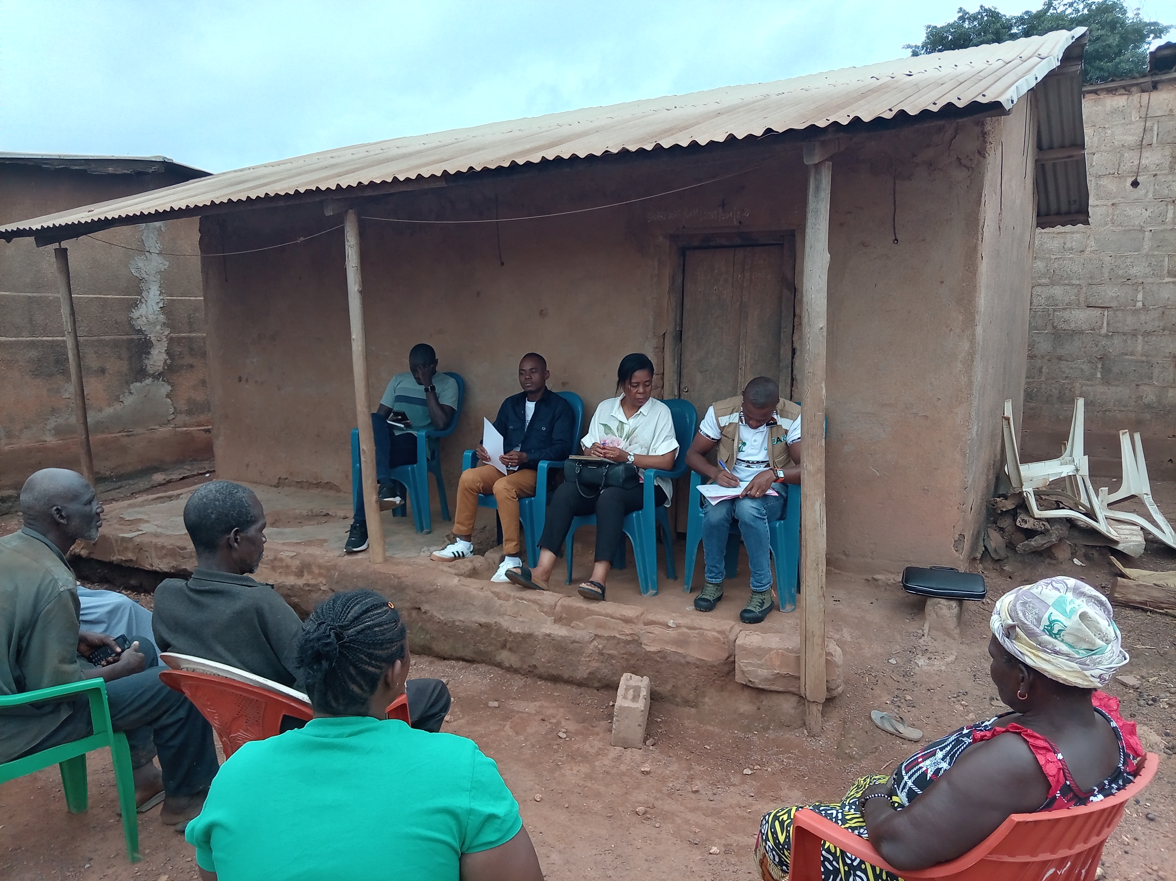 Remise des sites de construction des latrines familiales dans le village de Serigbokaha