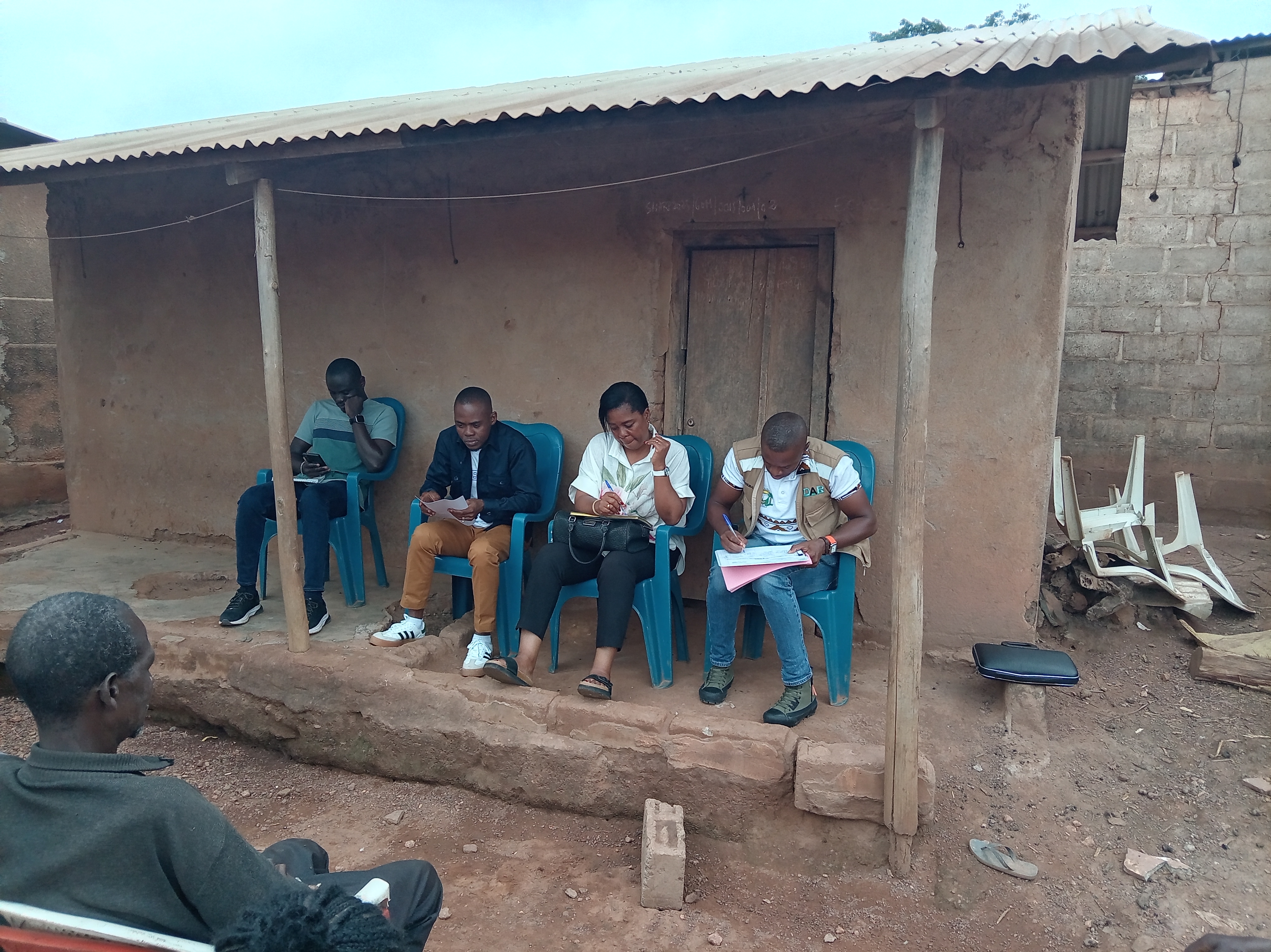 Remise des sites de construction des latrines familiales dans le village de Serigbokaha