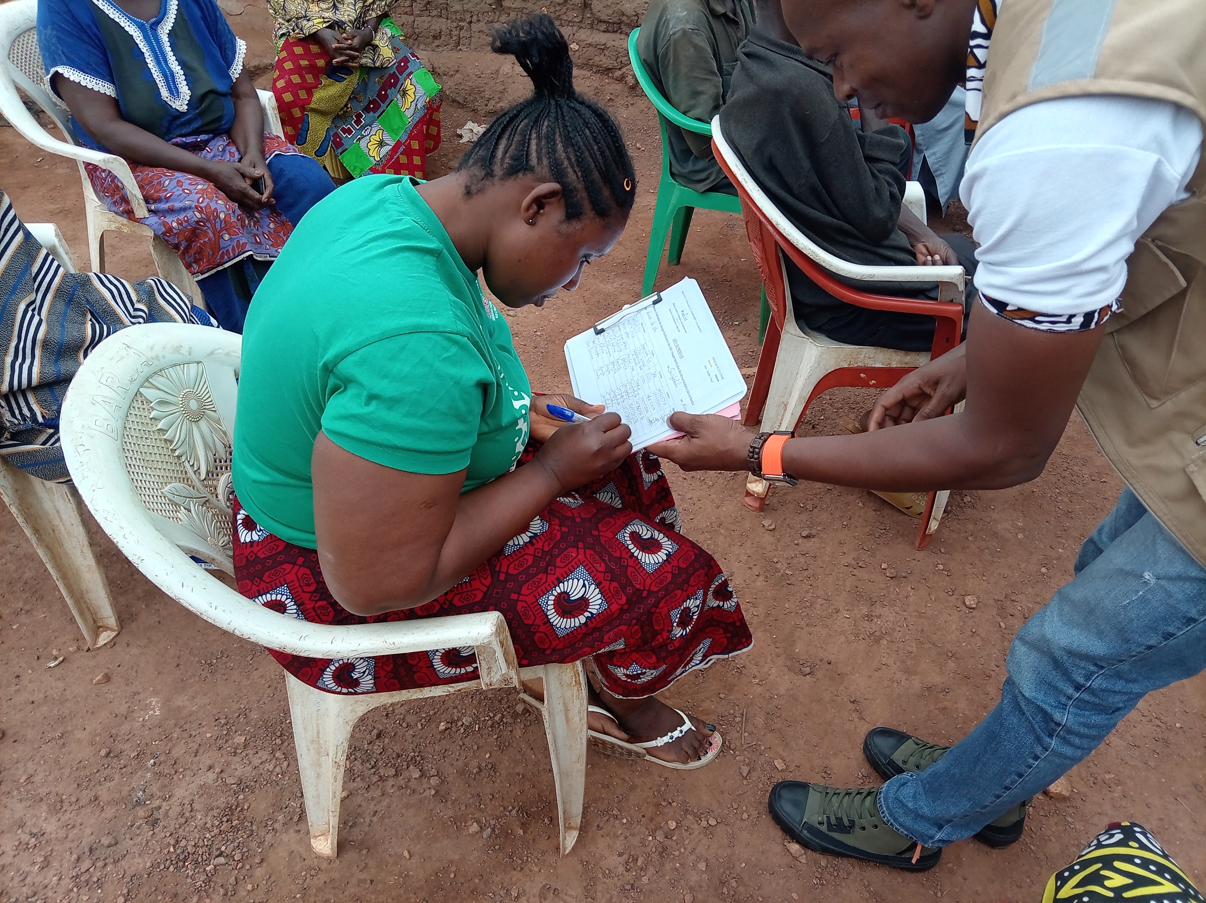 Remise des sites de construction des latrines familiales dans le village de Serigbokaha