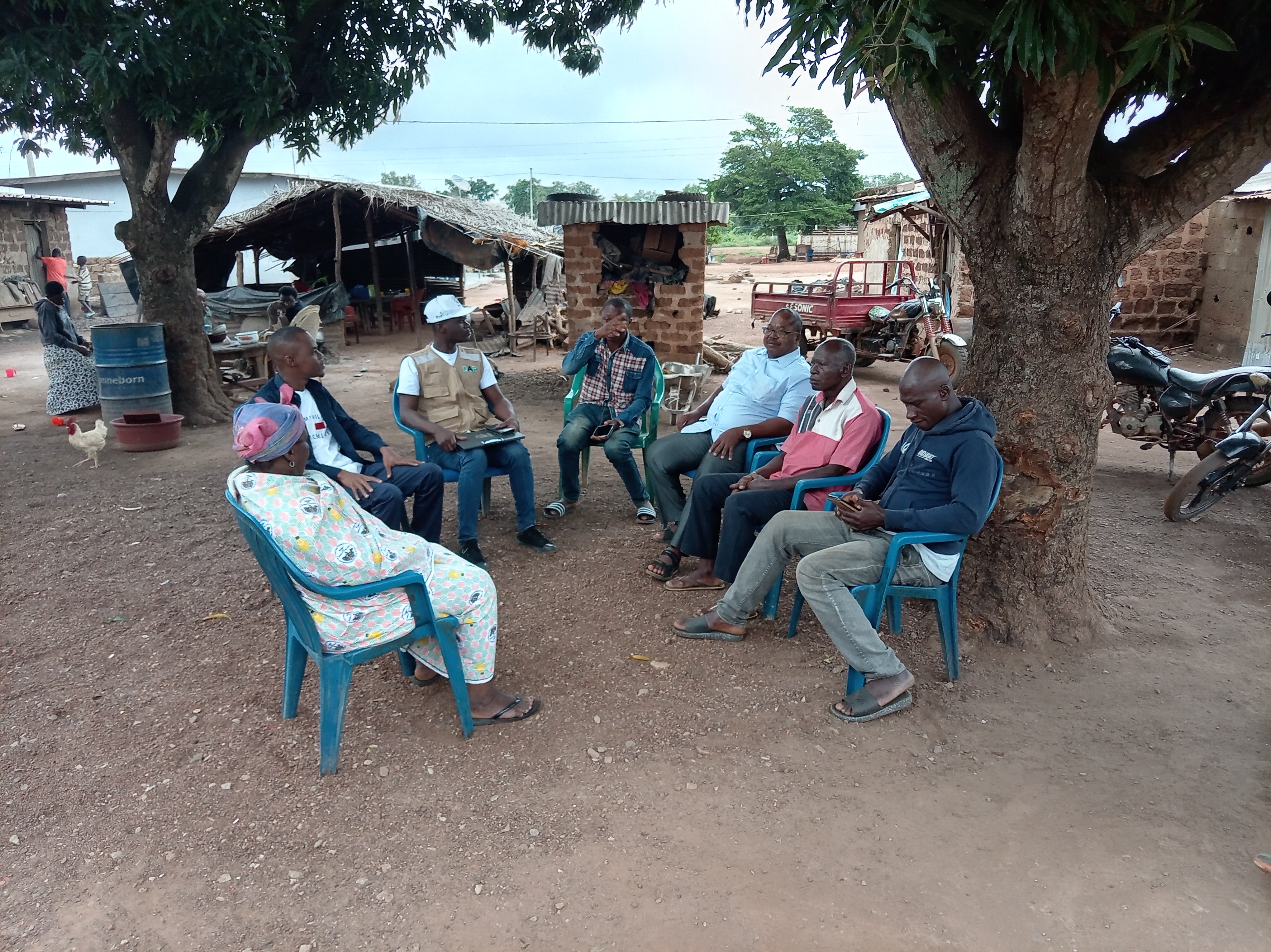 Remise des sites de construction des latrines familiales dans le village de Oureguekaha