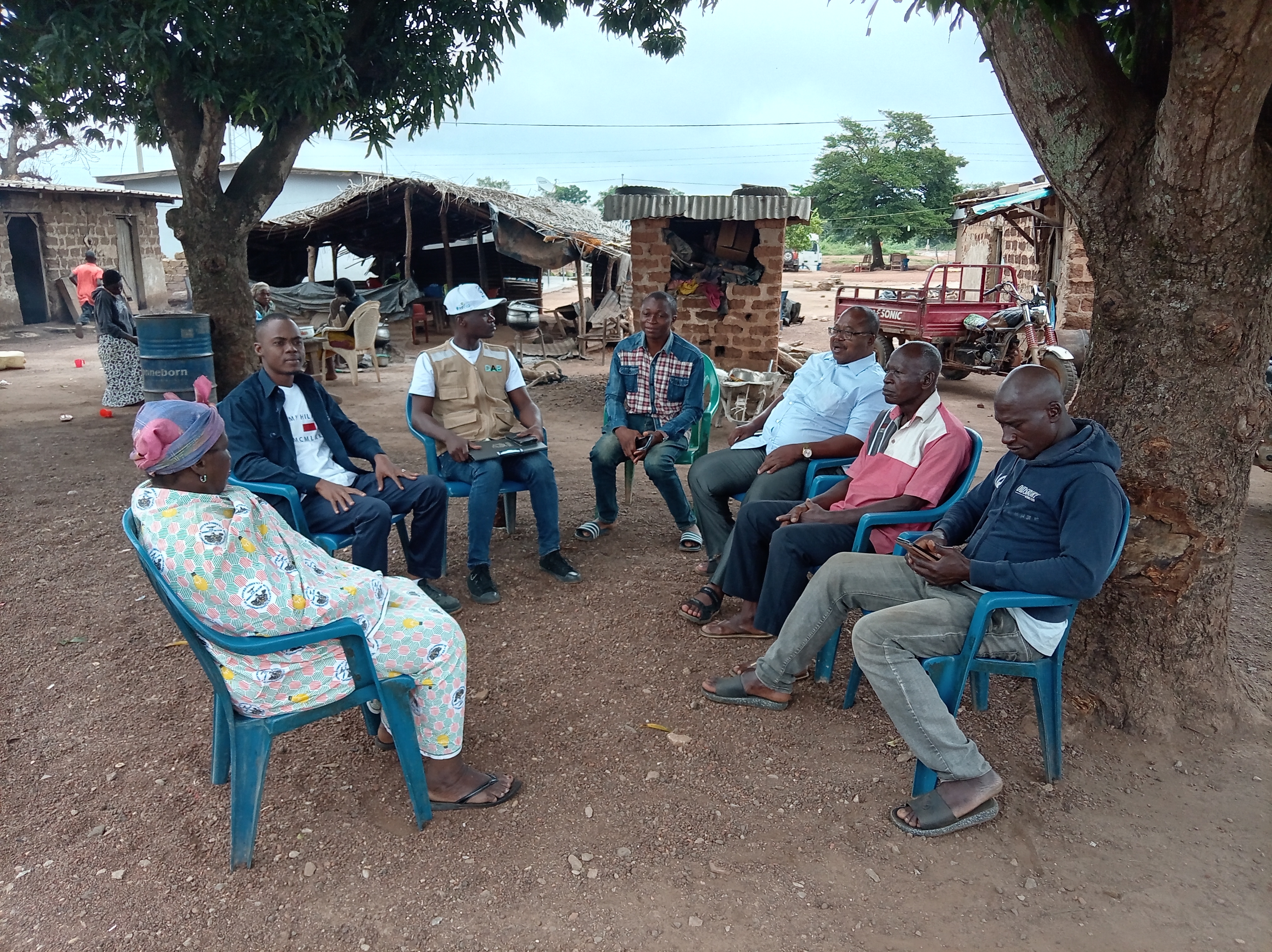 Remise des sites de construction des latrines familiales dans le village de Oureguekaha