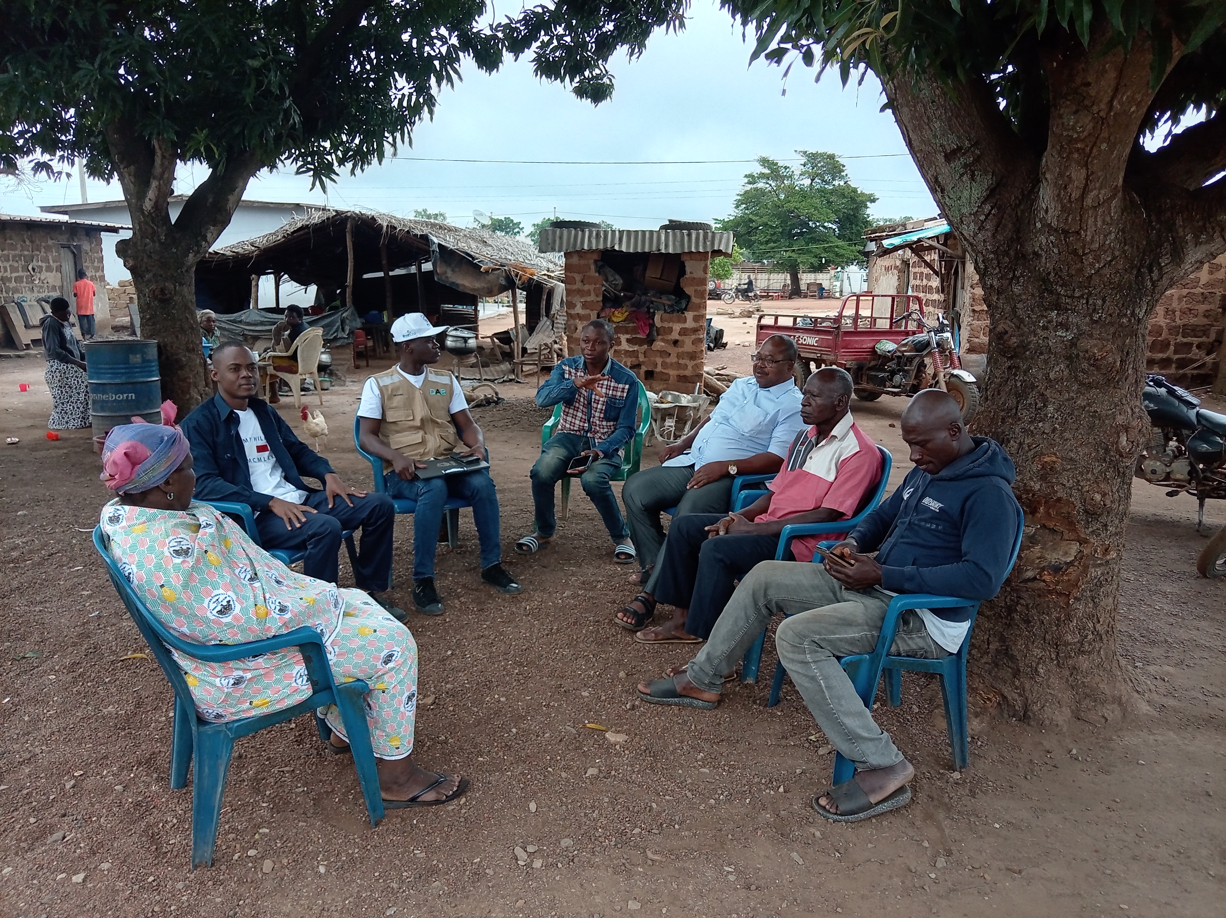 Remise des sites de construction des latrines familiales dans le village de Oureguekaha