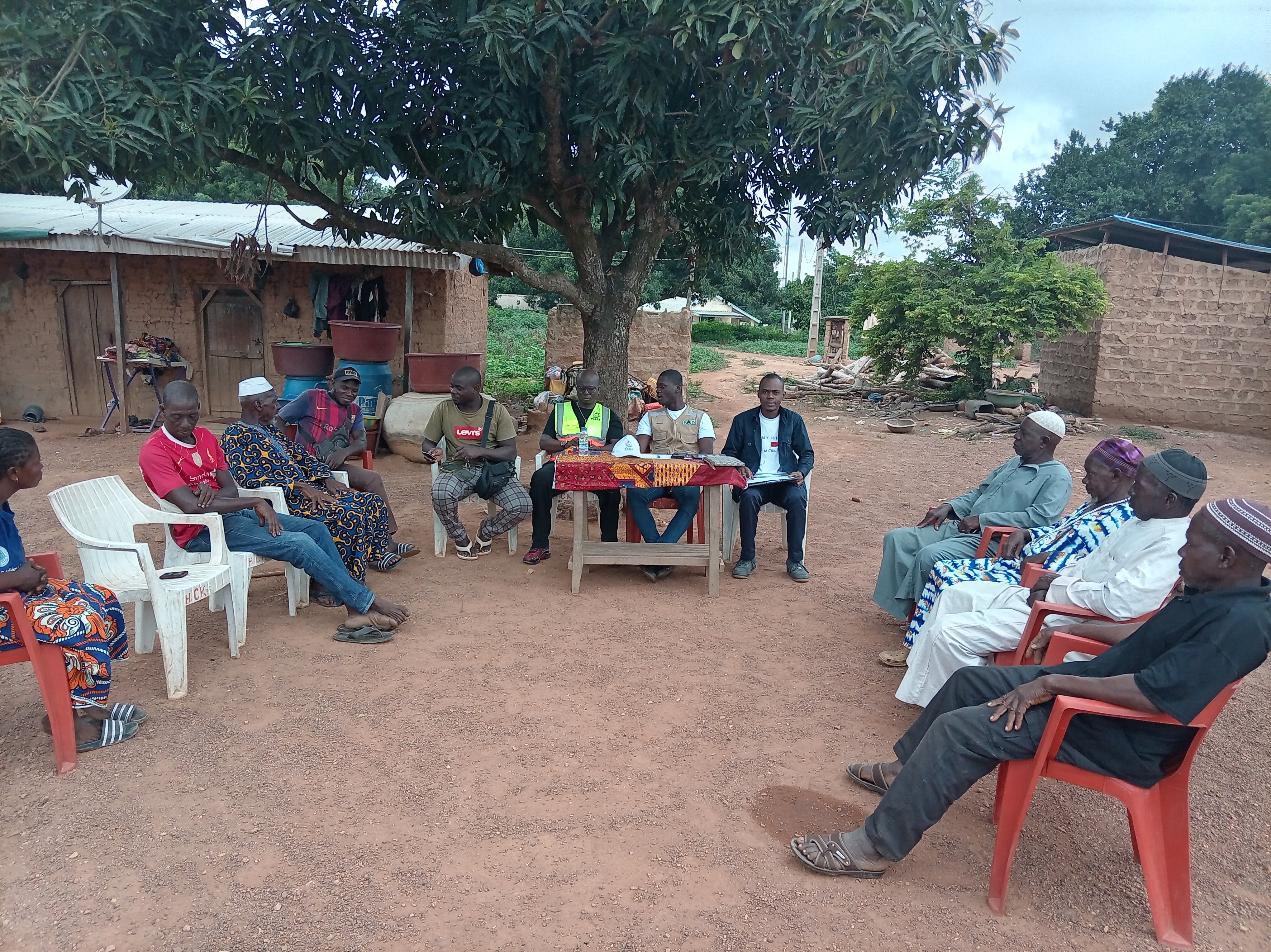 Remise des sites de construction des latrines familiales dans le village de Kiohan
