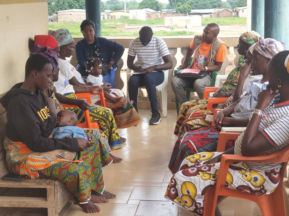 Remise des sites de construction des latrines familiales dans le village de Sinkaha