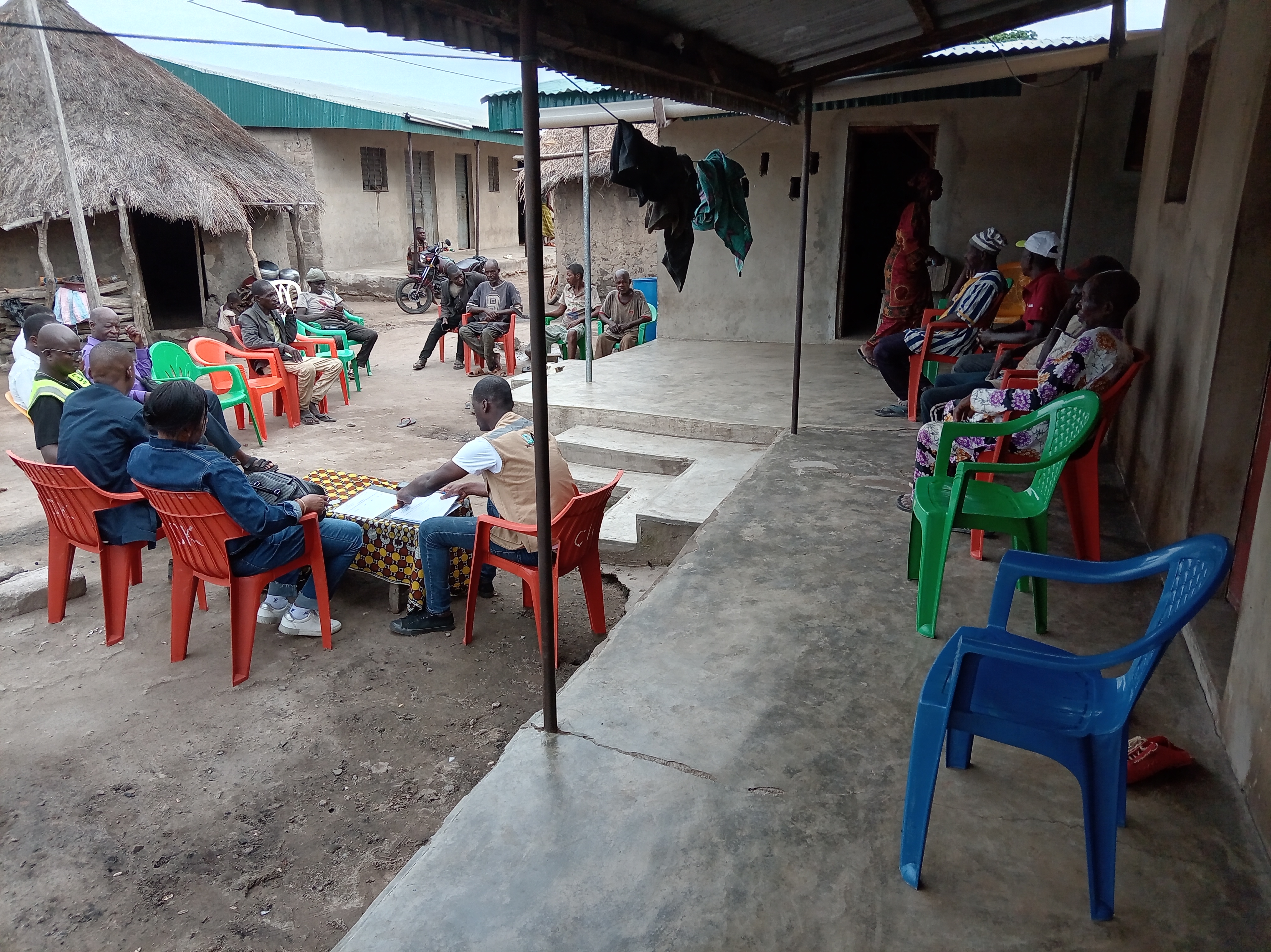 Remise des sites de construction des latrines familiales dans le village de Pekaha
