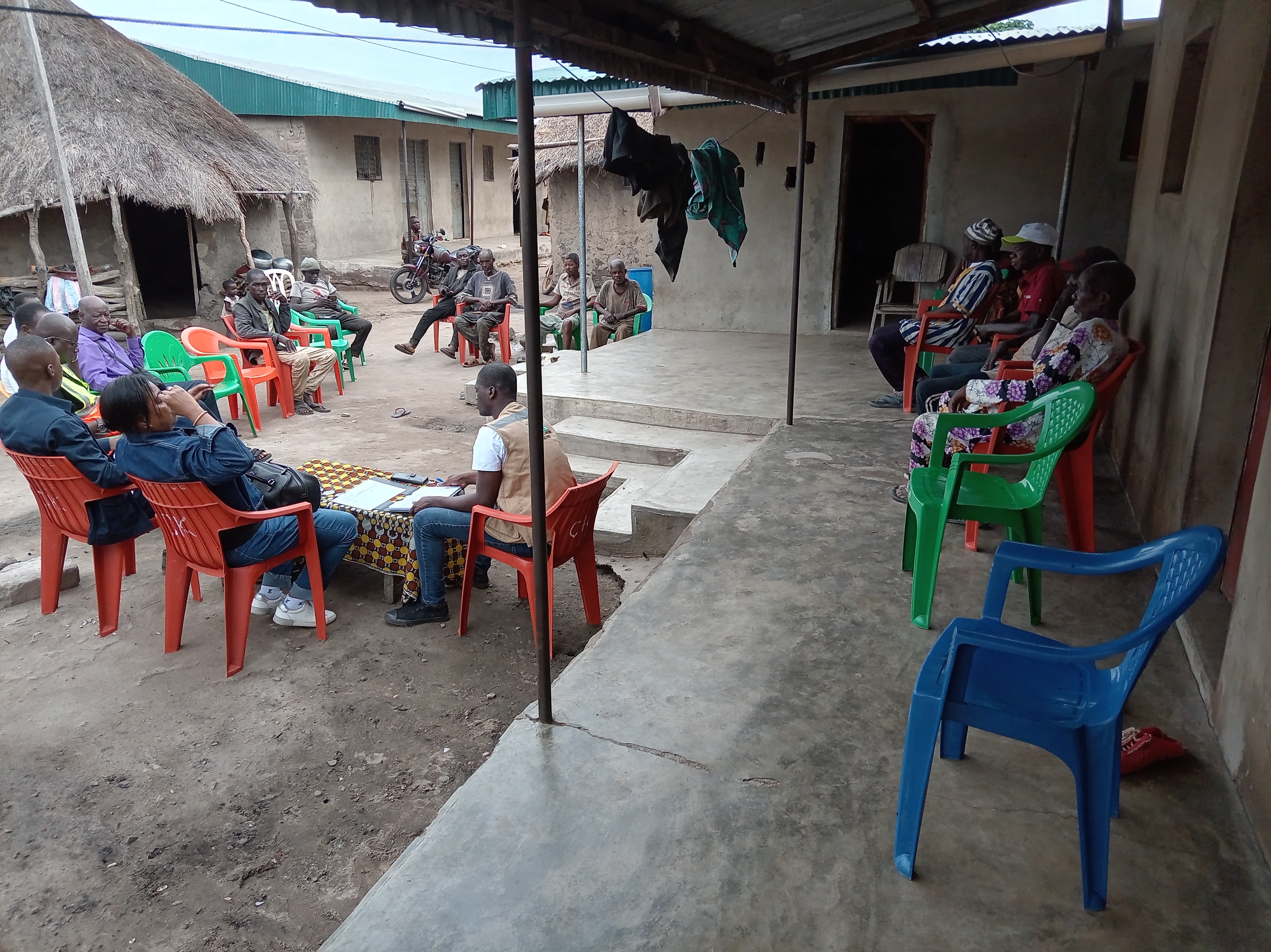 Remise des sites de construction des latrines familiales dans le village de Pekaha