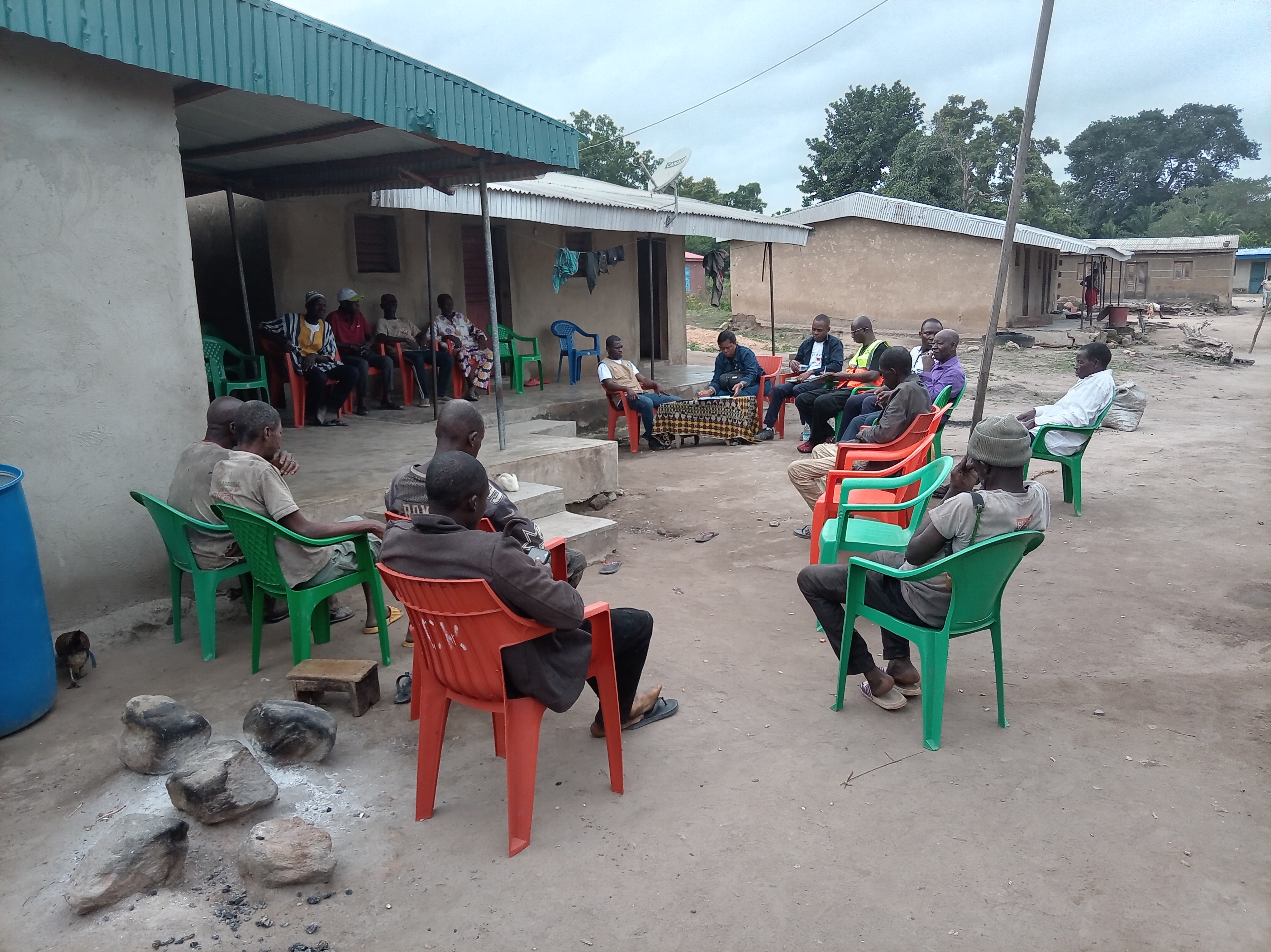 Remise des sites de construction des latrines familiales dans le village de Pekaha