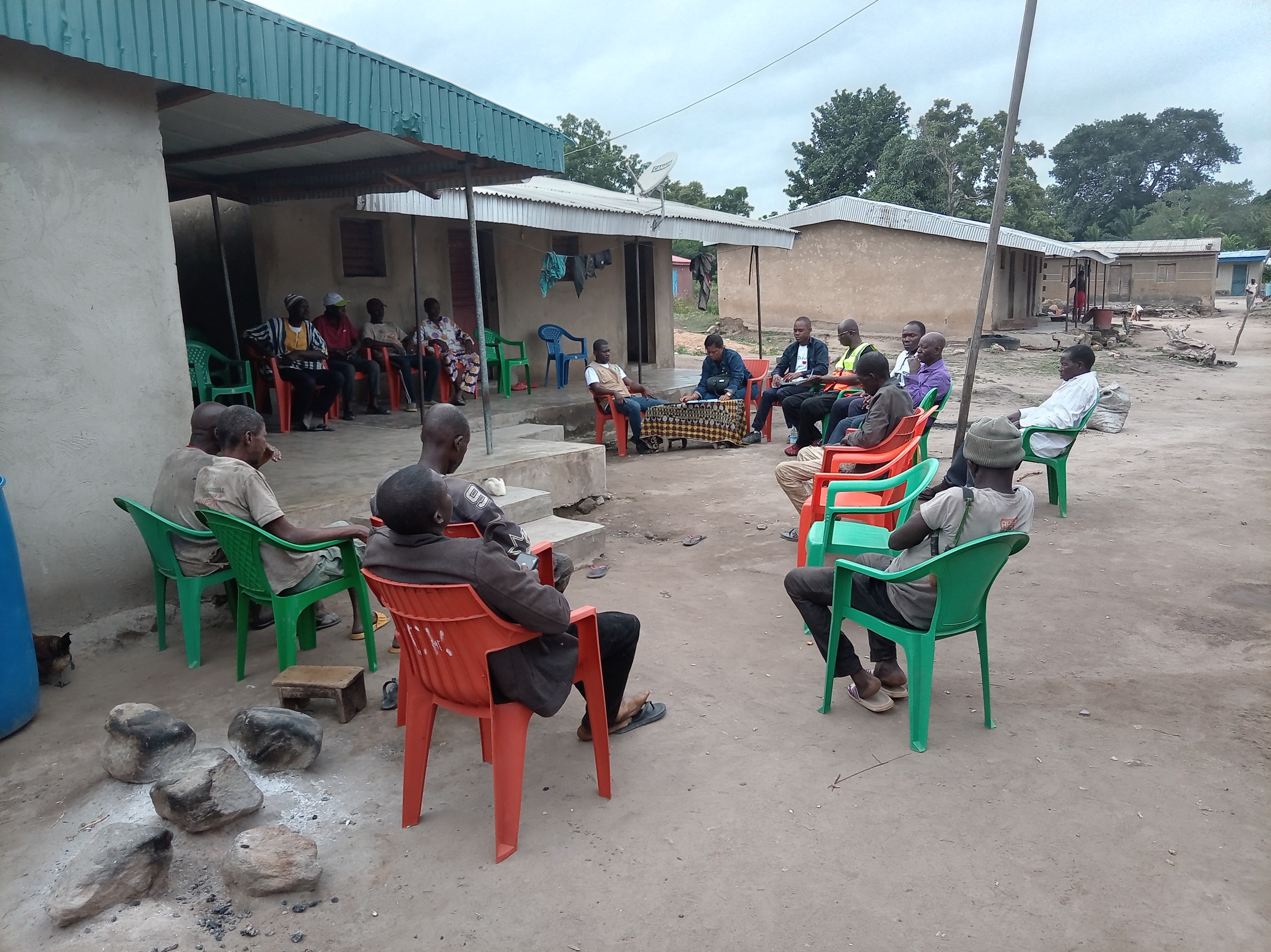 Remise des sites de construction des latrines familiales dans le village de Pekaha