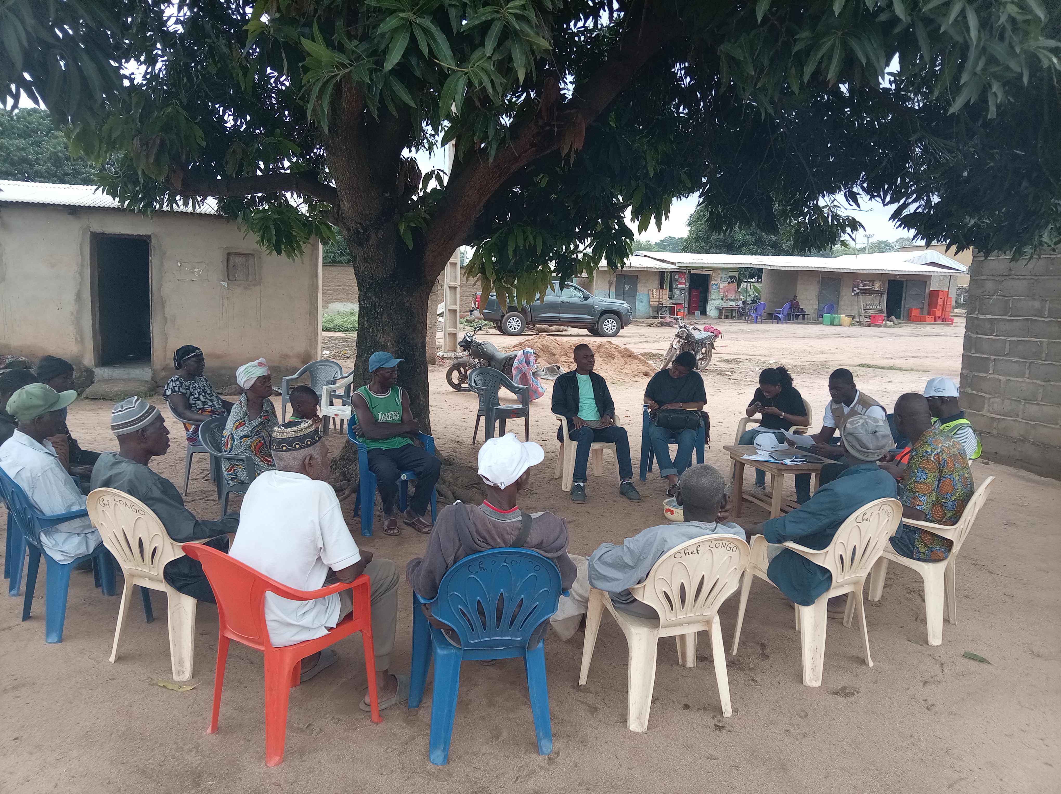 Remise des sites de construction des latrines familiales dans le village de Longo