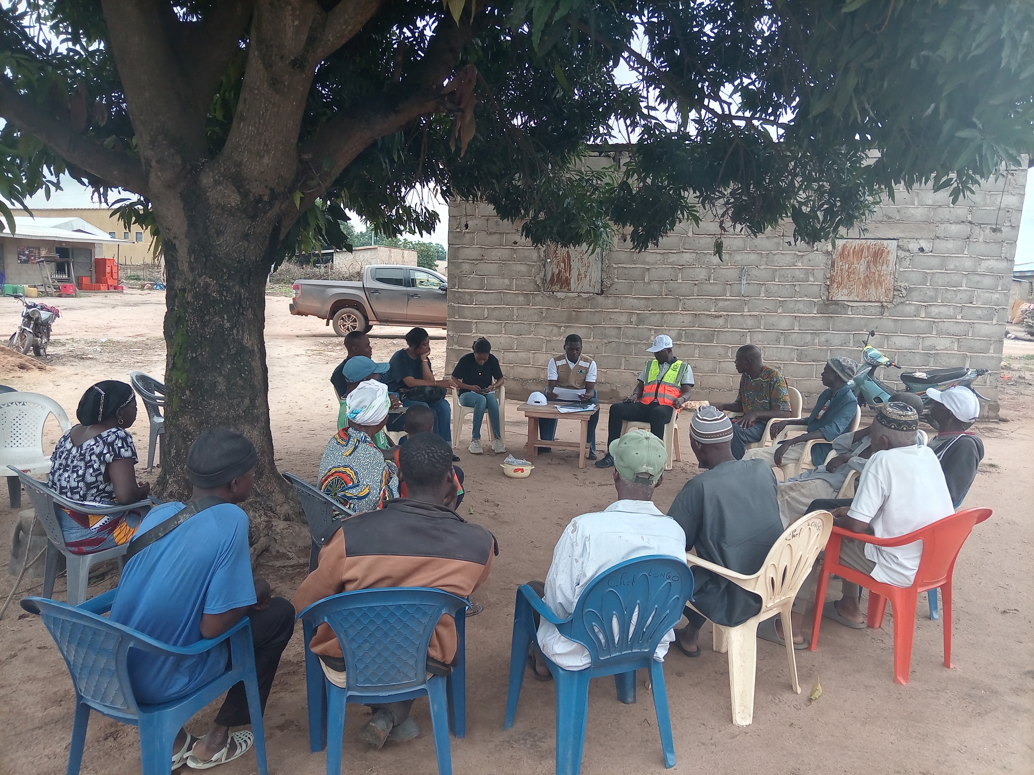 Remise des sites de construction des latrines familiales dans le village de Longo