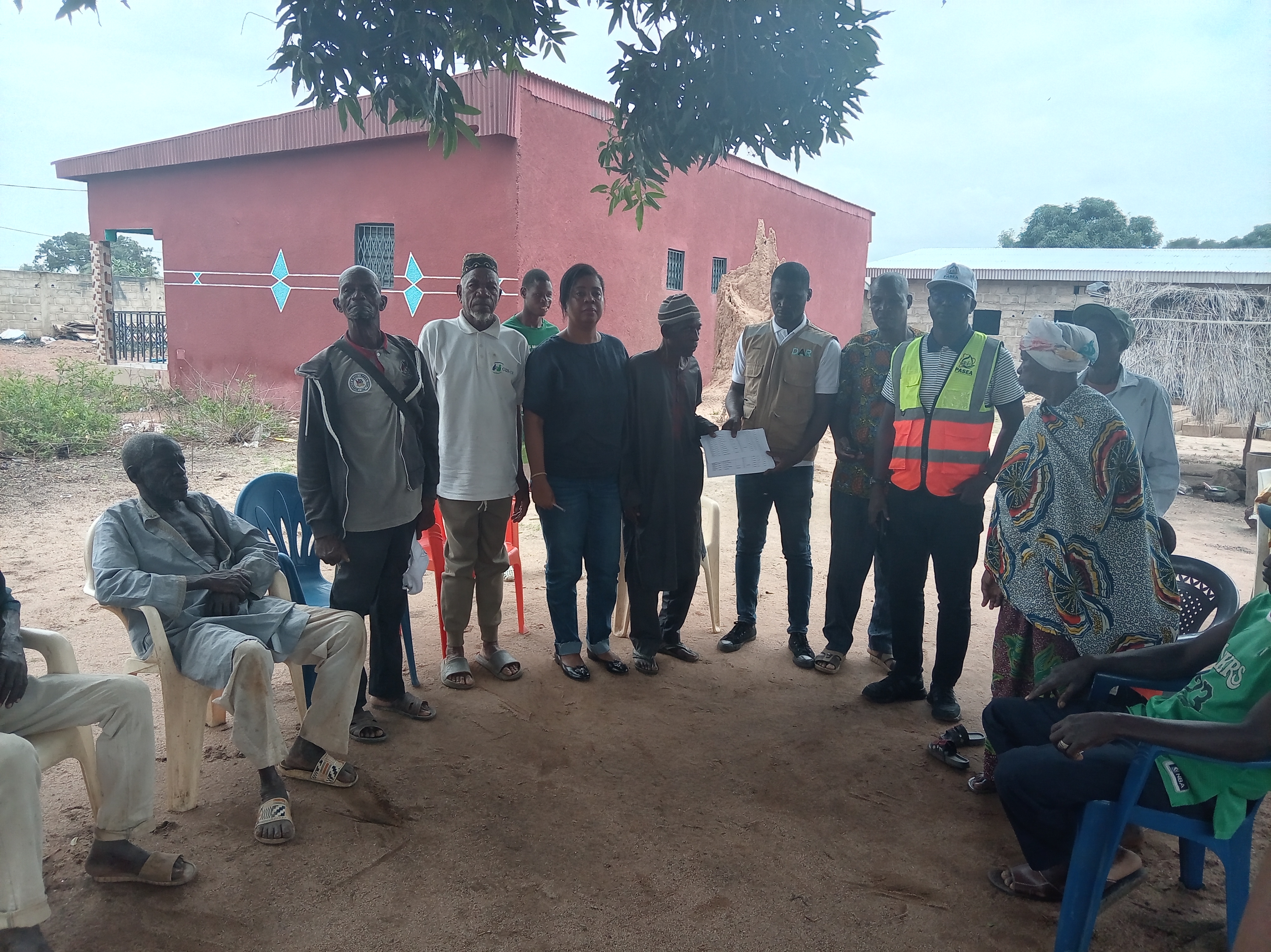 Remise des sites de construction des latrines familiales dans le village de Longo