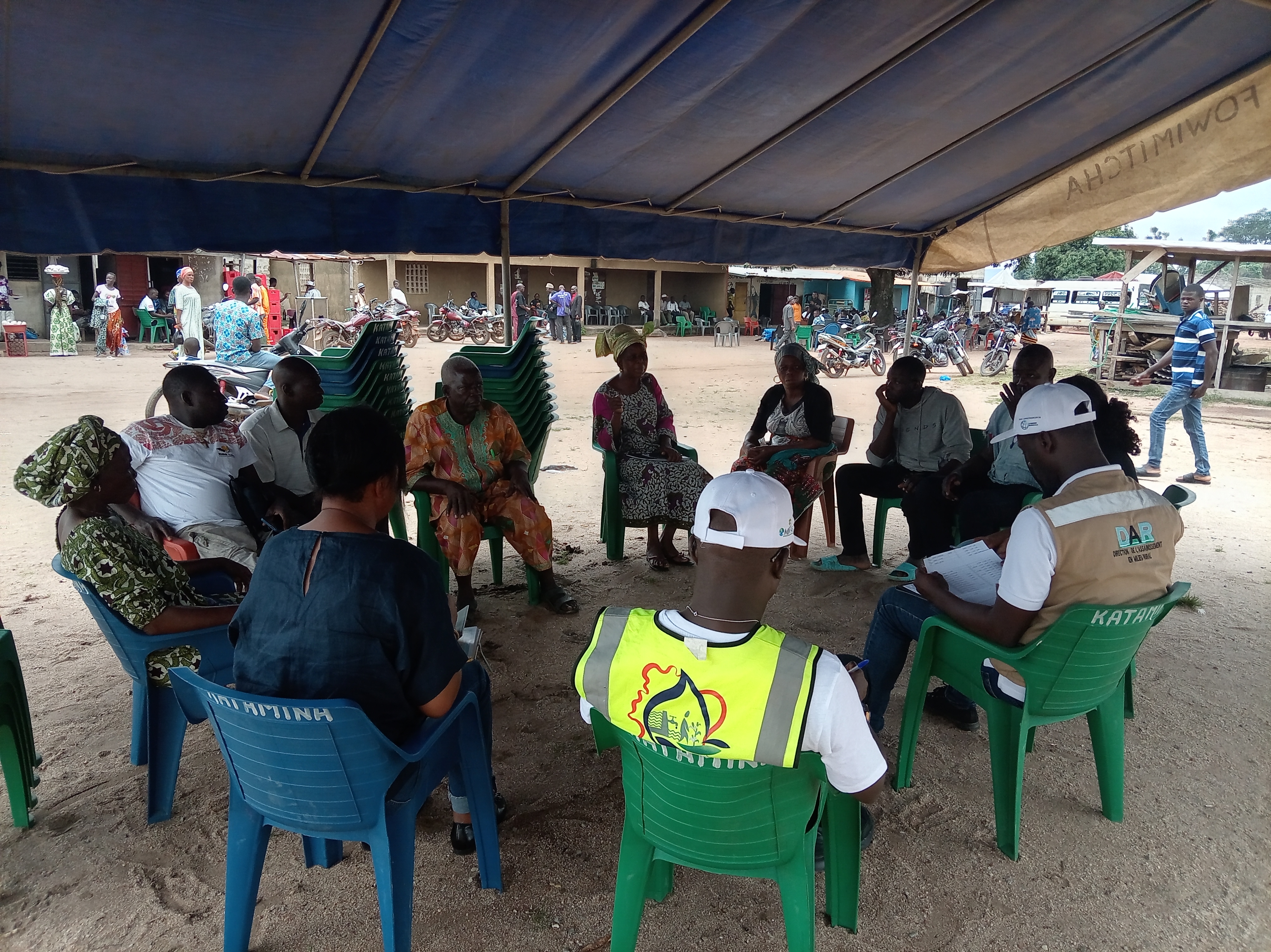 Remise des sites de construction des latrines familiales dans le village de Kanawolo