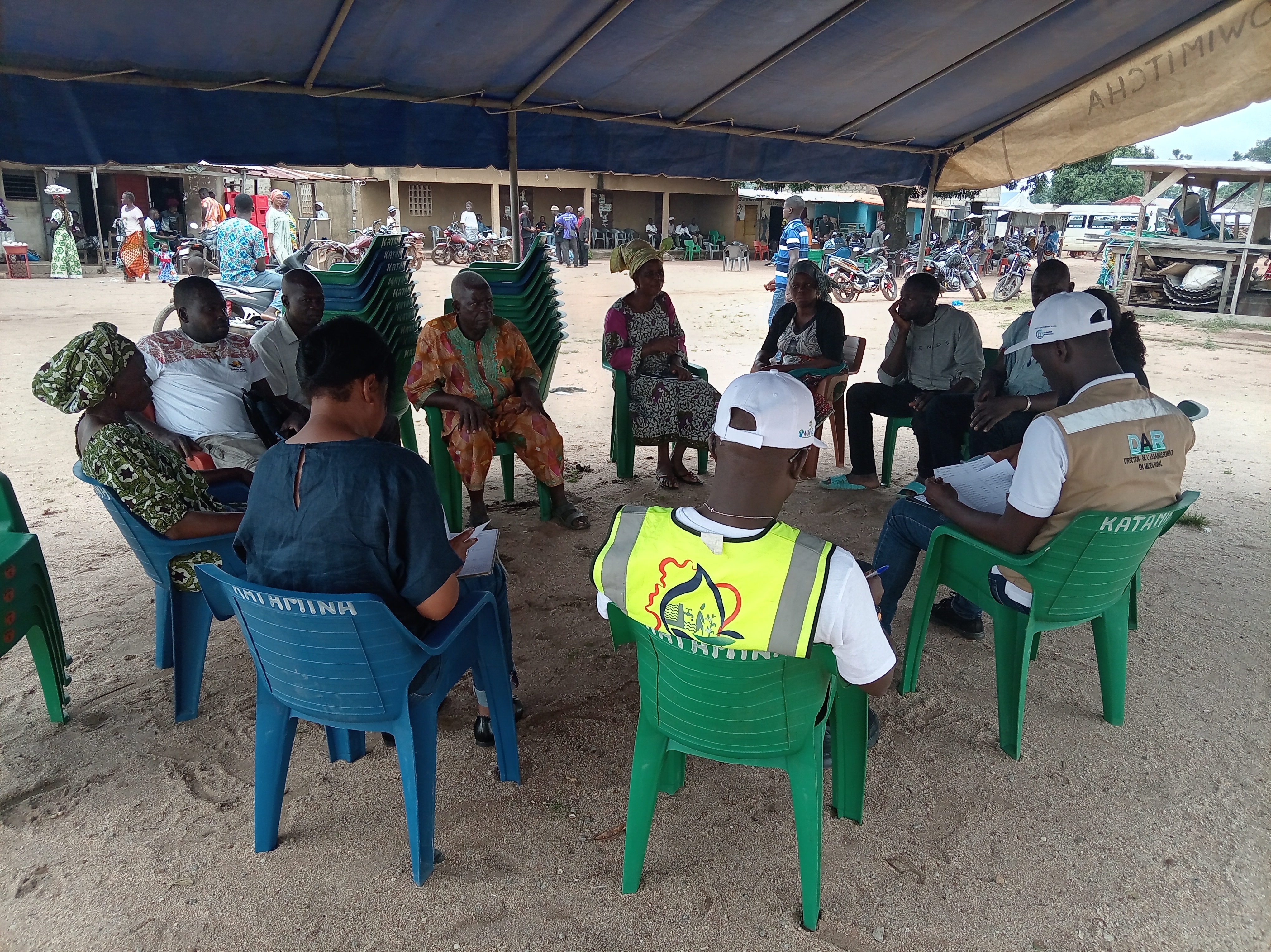 Remise des sites de construction des latrines familiales dans le village de Kanawolo